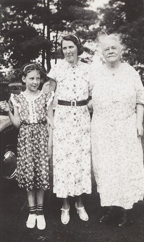 Eleanore Swanton, Marion Cross Swanton and Rosanna Hanlon Swanton.jpg 80.0K